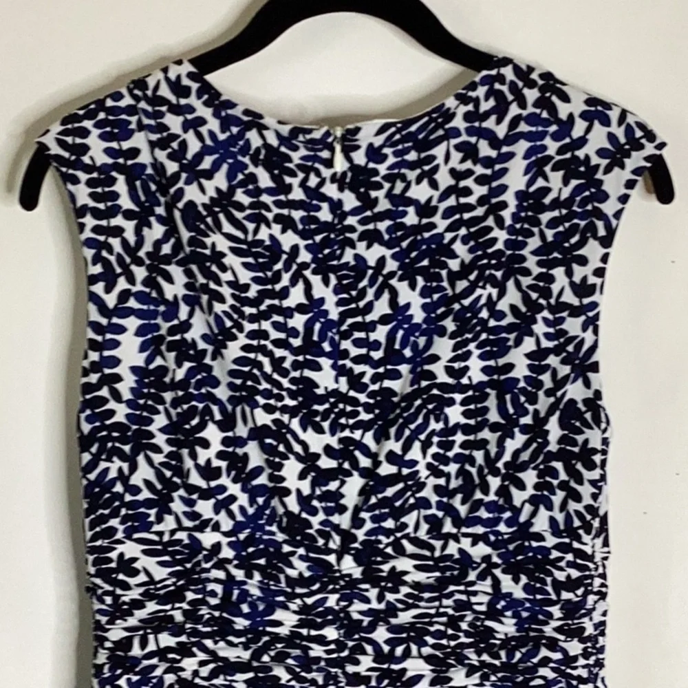 Jones Wear Sleeveless Navy/White  Polyester Business Casual Print Dress Size 8 - Picture 3 of 12
